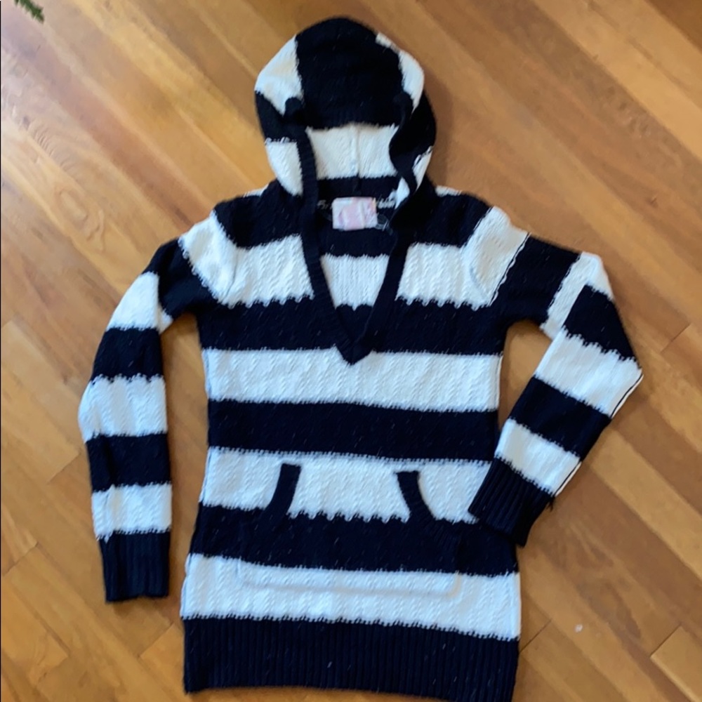 Black and white sweater